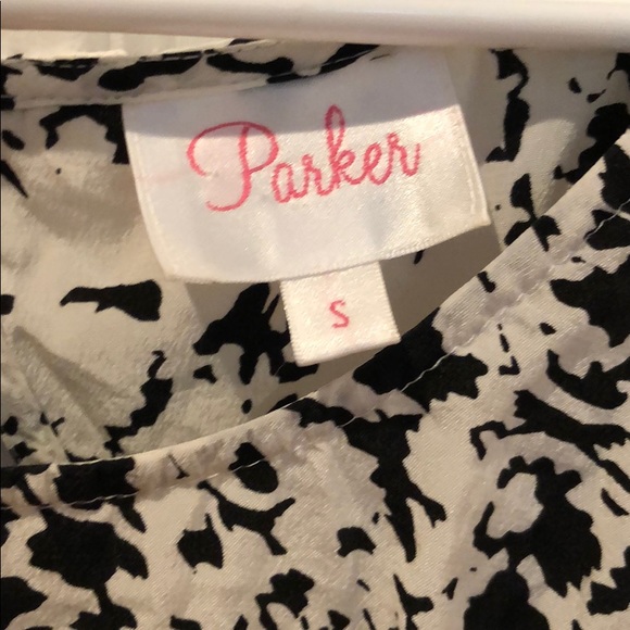 Black and White Sleveless Top With eyelet cutout - Picture 2 of 4